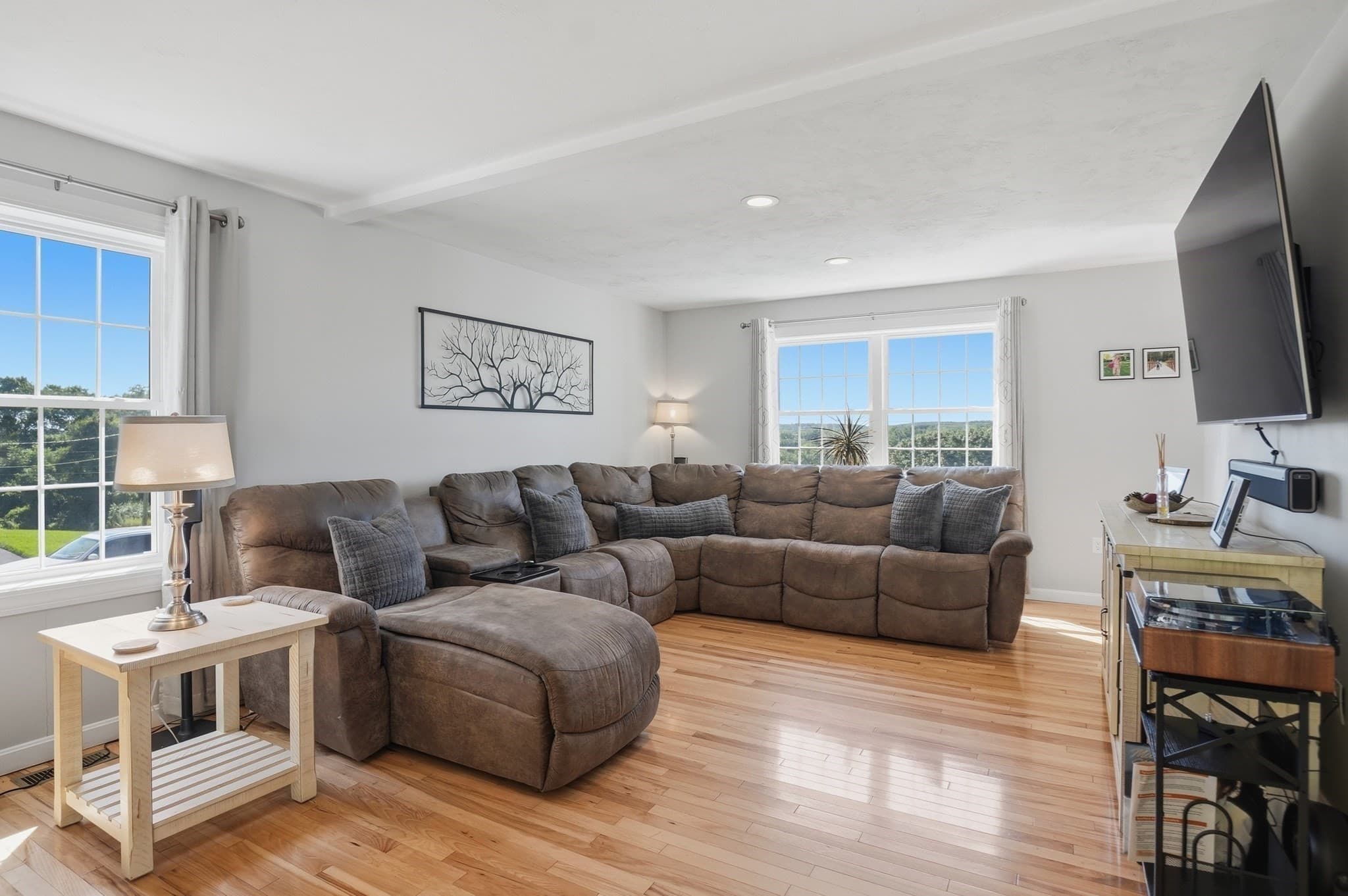 Single Family Residence at 176 Southold Road, Auburn MA 01501, Auburn, photo 8 of 36