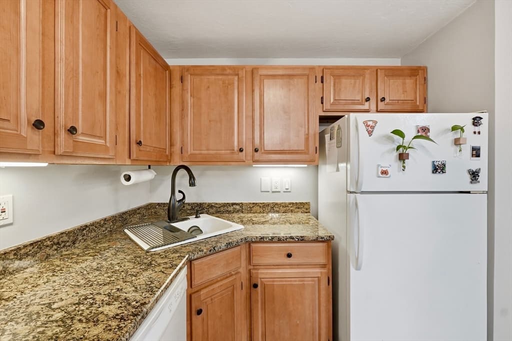75 Huntoon Memorial Hwy # 10, Leicester MA 01524 photo 12