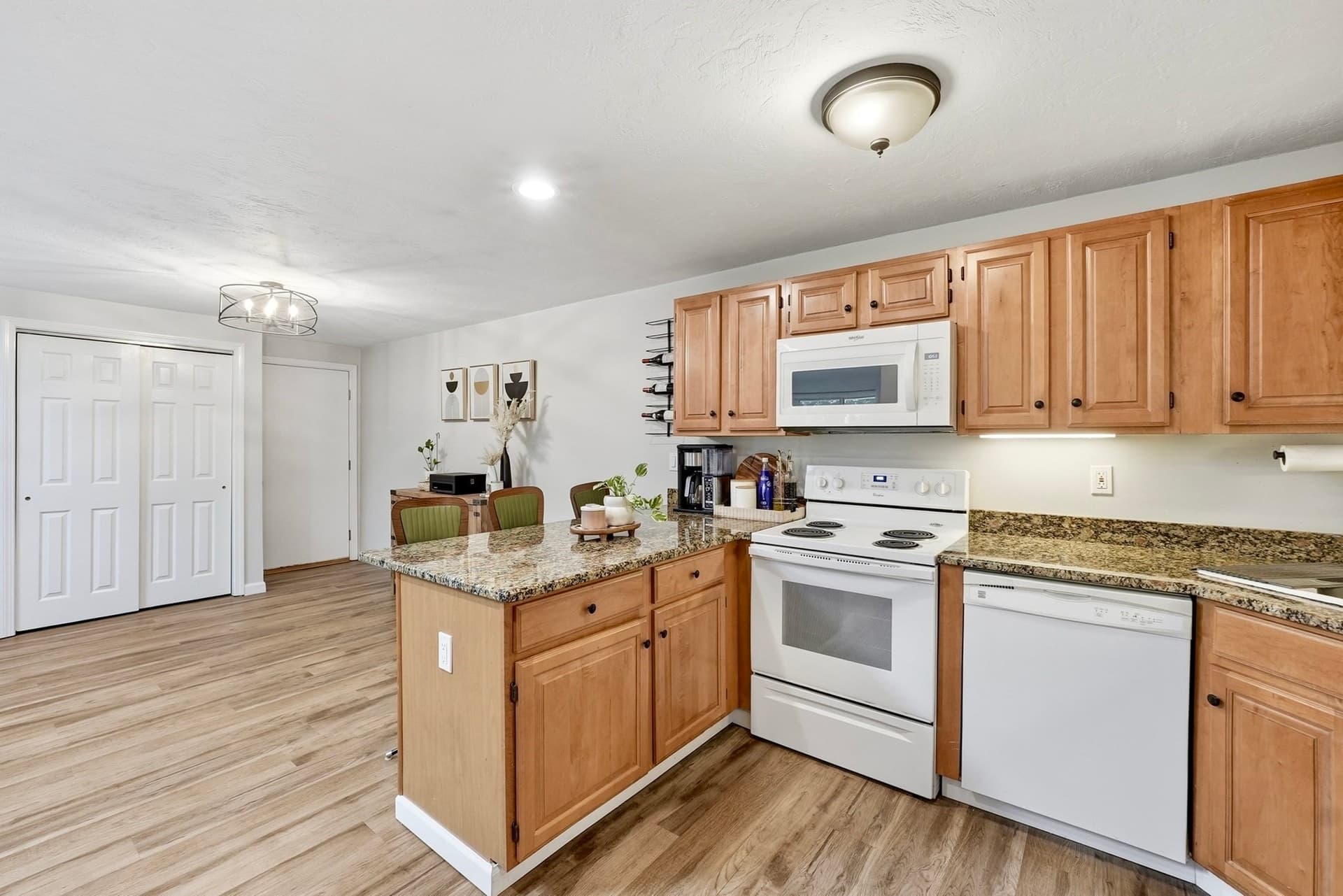 Condominium at 75 Huntoon Memorial Hwy # 10, Leicester MA 01524, photo 14 of 22