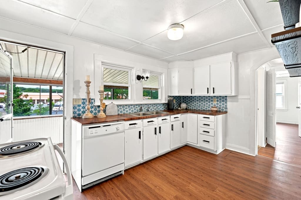 31 Perkins St, Quincy MA 02169 photo 2