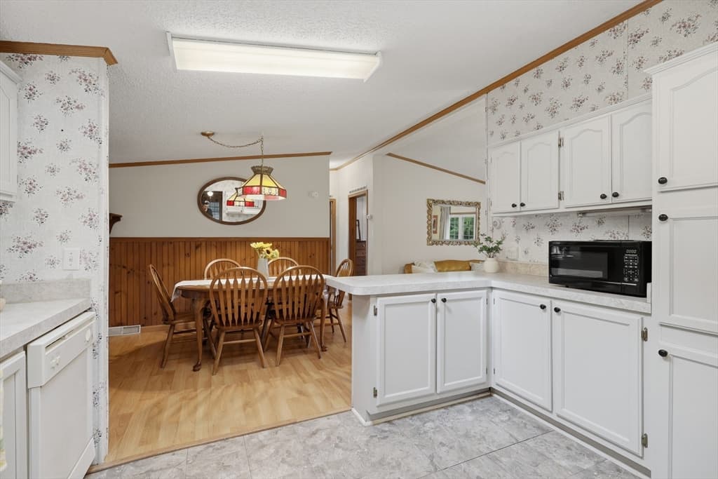 33 Bayberry Drive, Gardner MA 01440 photo 4