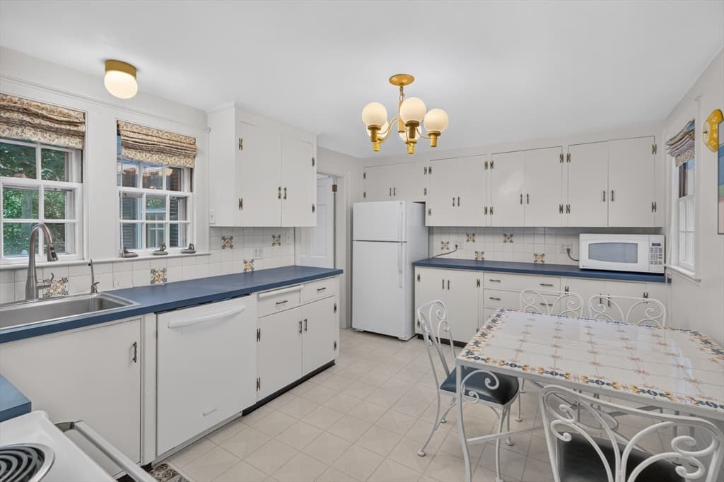 75 Warren, Plymouth MA 02360 photo 3