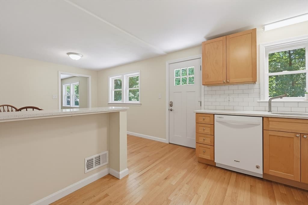 71 Carpenter Rd, Walpole MA 02081 photo 12