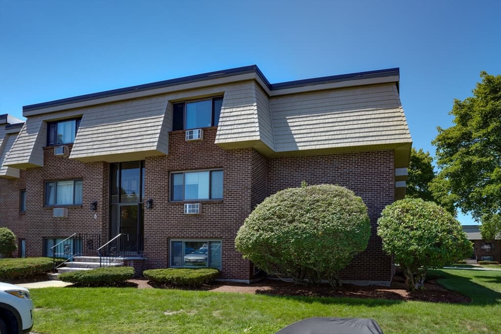 6 Hallmark Gdns # 9, Burlington MA 01876