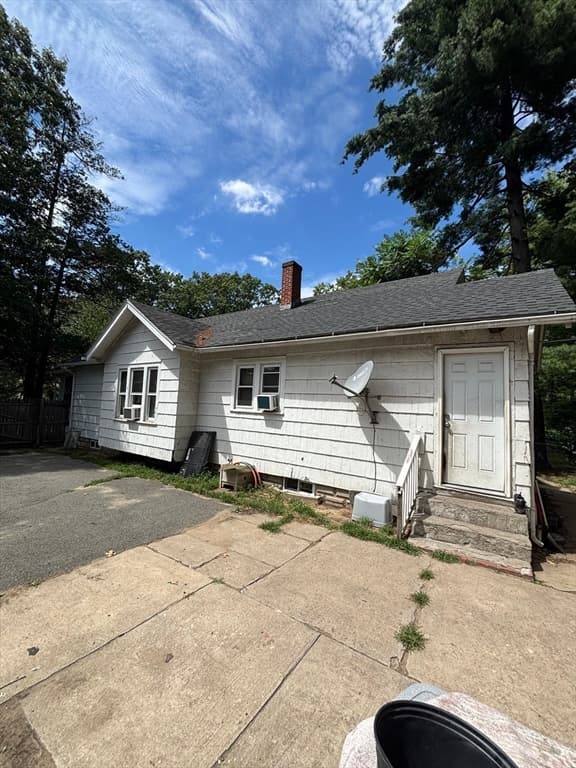 55 Leitch St, Springfield MA 01109 photo 8