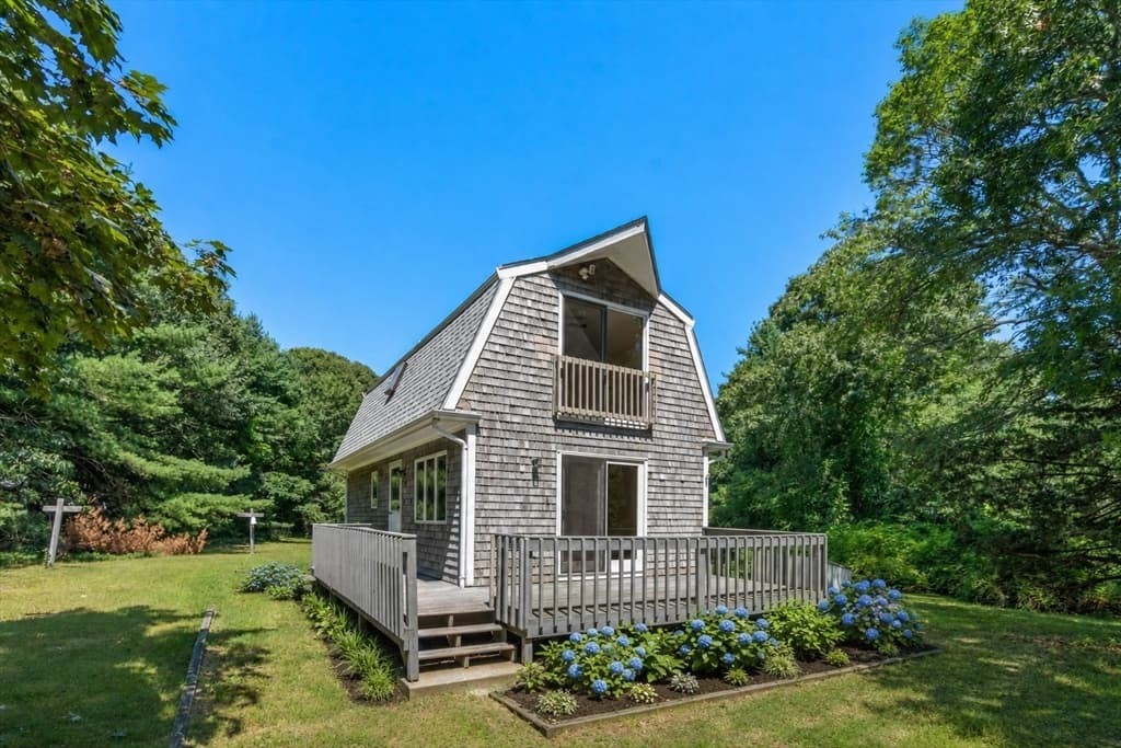 32 Acushnet Rd, Mattapoisett MA 02739