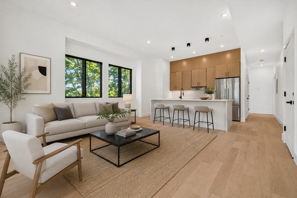 15 Clyde St # F, Somerville MA 02145
