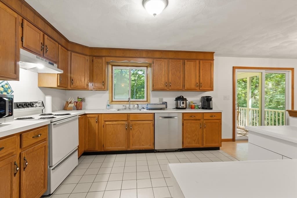 58 Roosevelt Rd, Wilmington MA 01887 photo 5