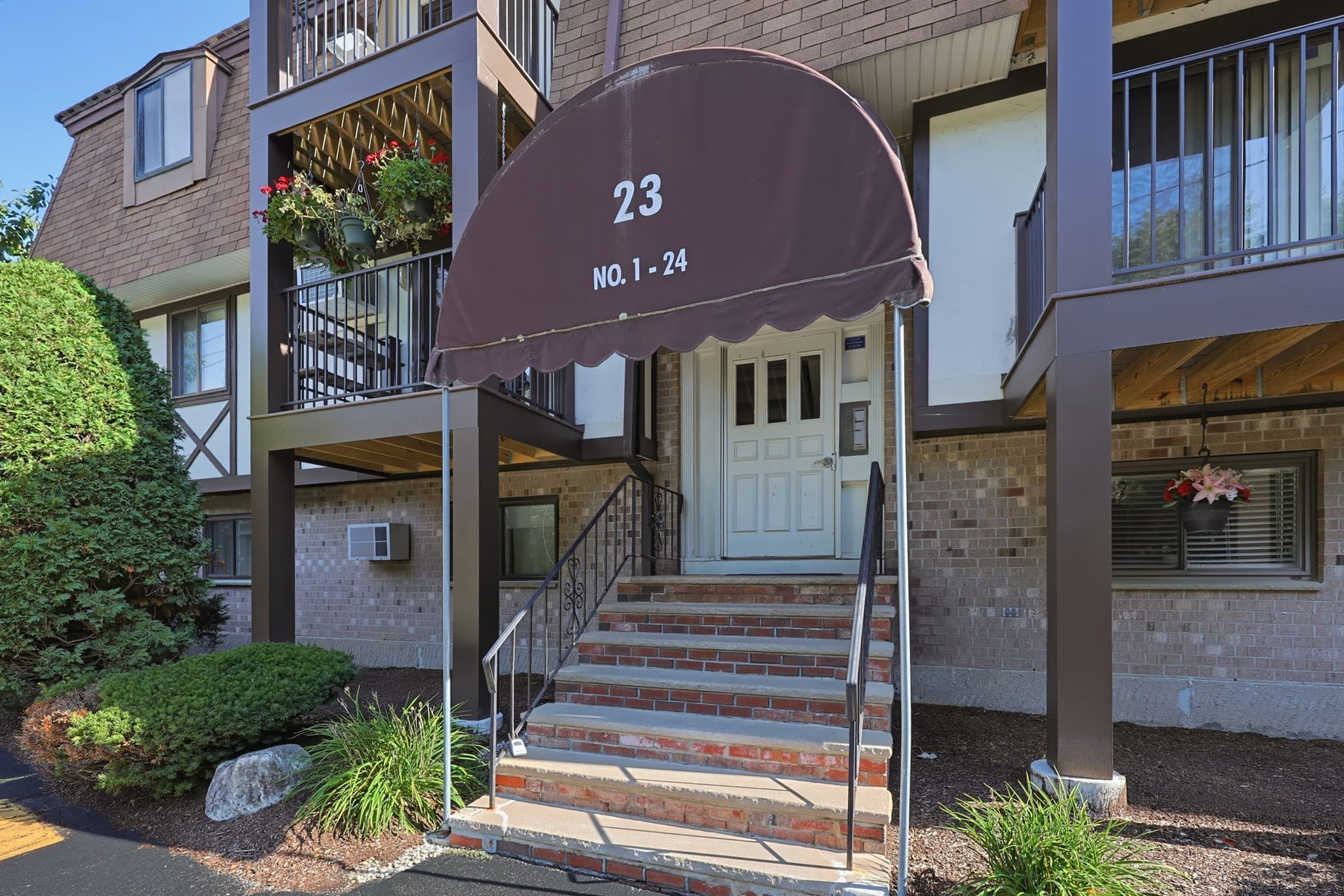 Condominium at 23 Erick Rd # 20, Mansfield MA 02048, photo 4 of 36