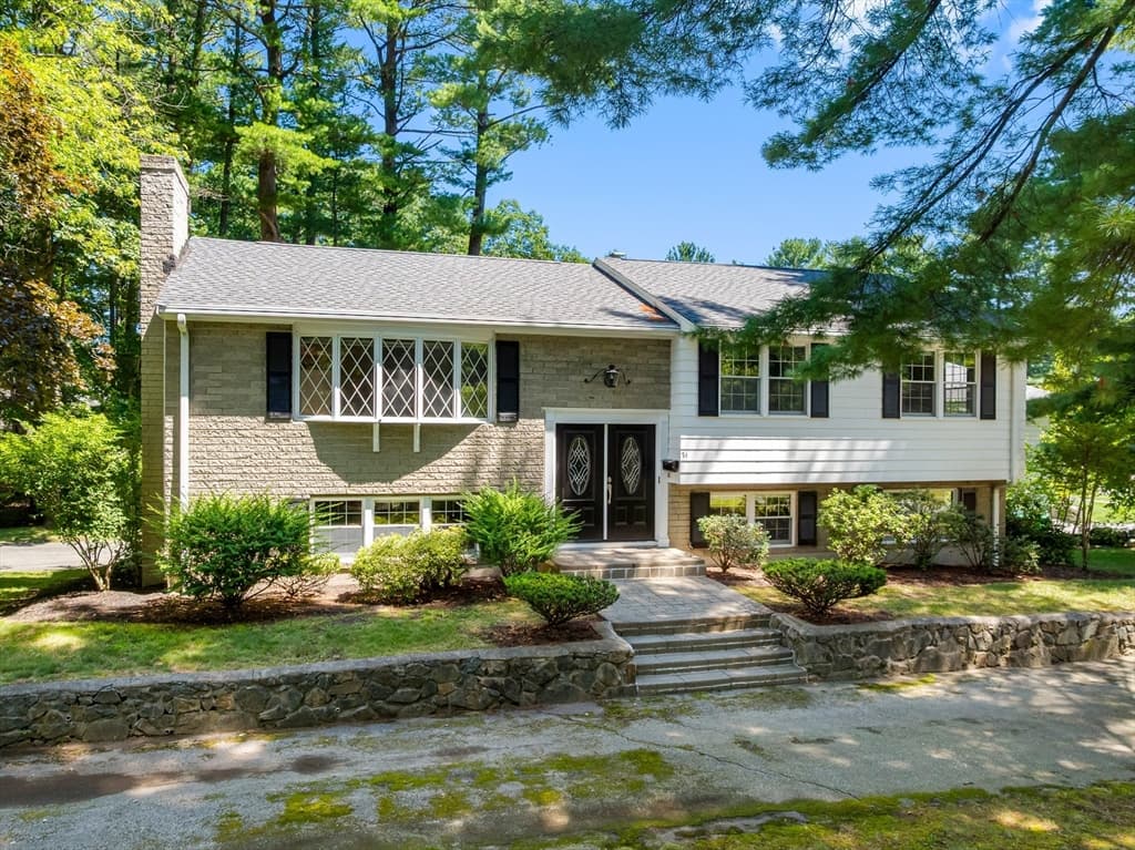 71 Colonial Dr, Reading MA 01867