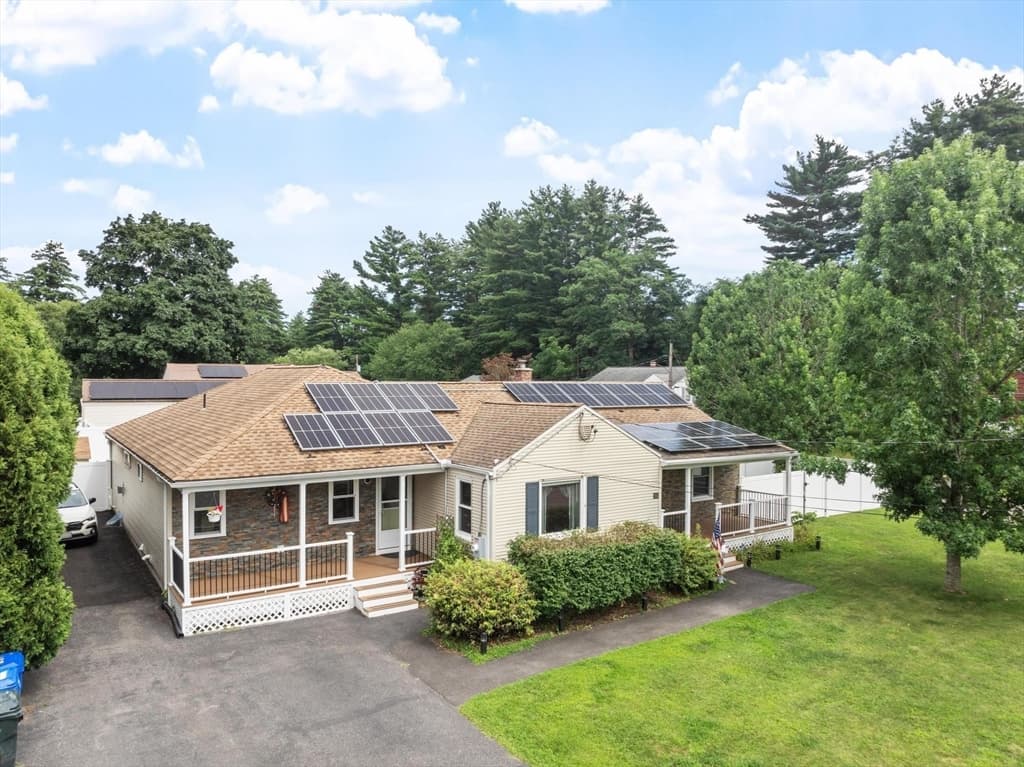 15 Pinebrook Dr, Springfield MA 01129