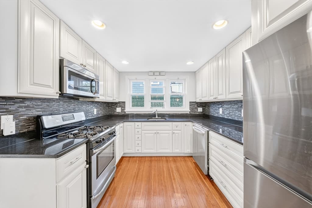 546 Shirley St, Winthrop MA 02152 photo 18
