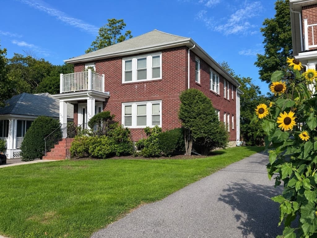 166-168 East Side Pkwy, Newton MA 02458