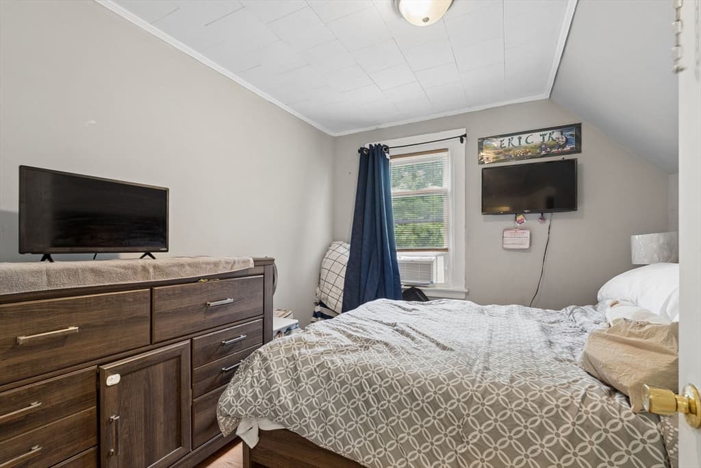 323 Rollstone St, Fitchburg MA 01420 photo 23