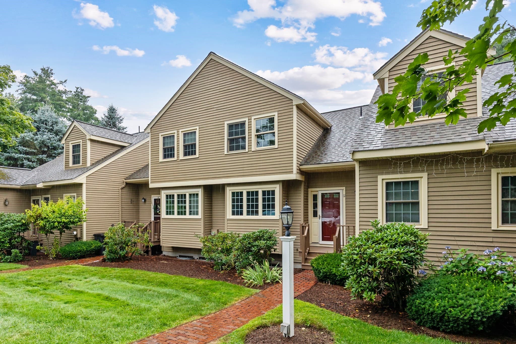 11 Rosewood Ln # 11, Hopkinton MA 01748