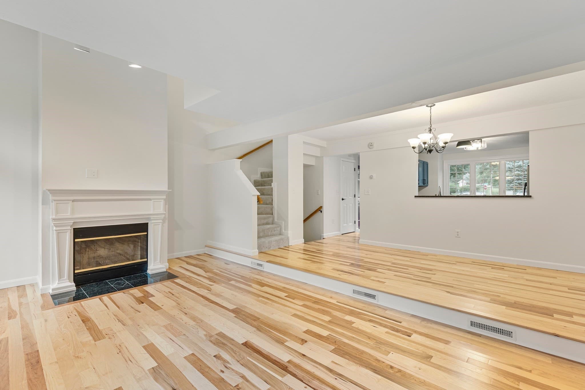 Condominium at 11 Rosewood Ln # 11, Hopkinton MA 01748, Hopkinton, photo 5 of 24