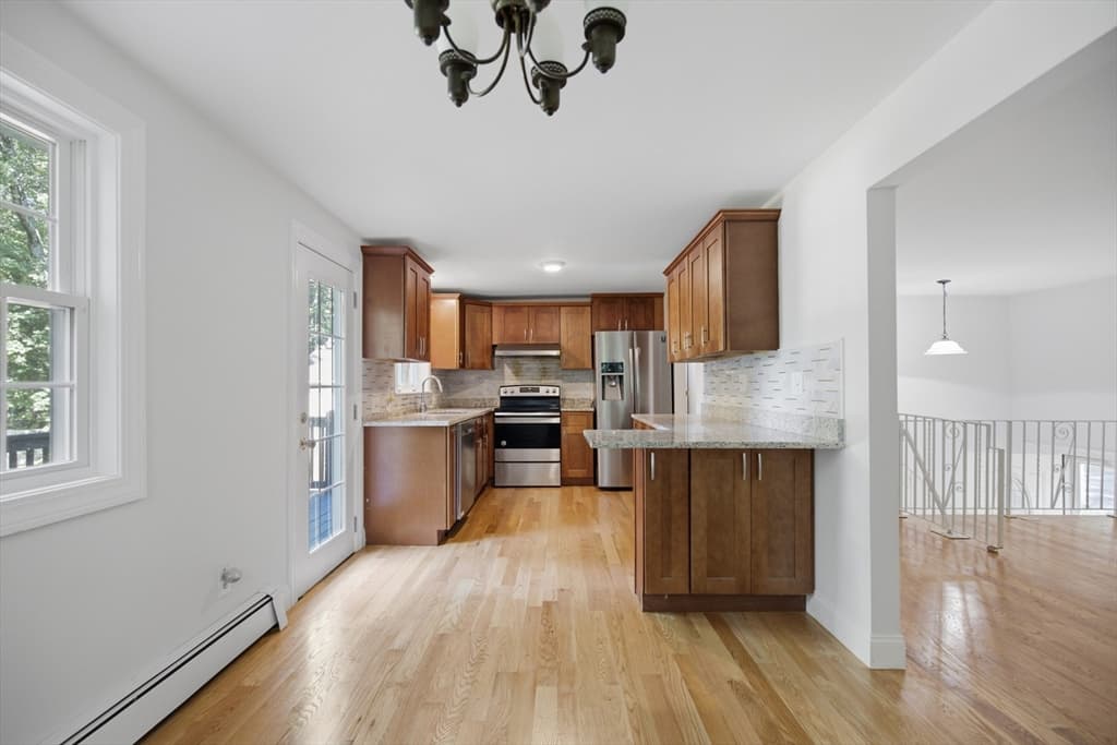 198 Hollis Rd, Lunenburg MA 01462 photo 6