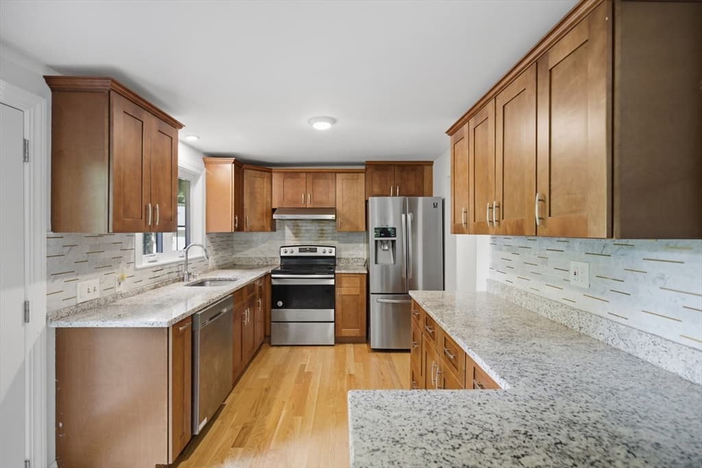 198 Hollis Rd, Lunenburg MA 01462 photo 5