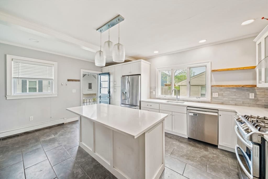91 Elm St, Quincy MA 02169 photo 2