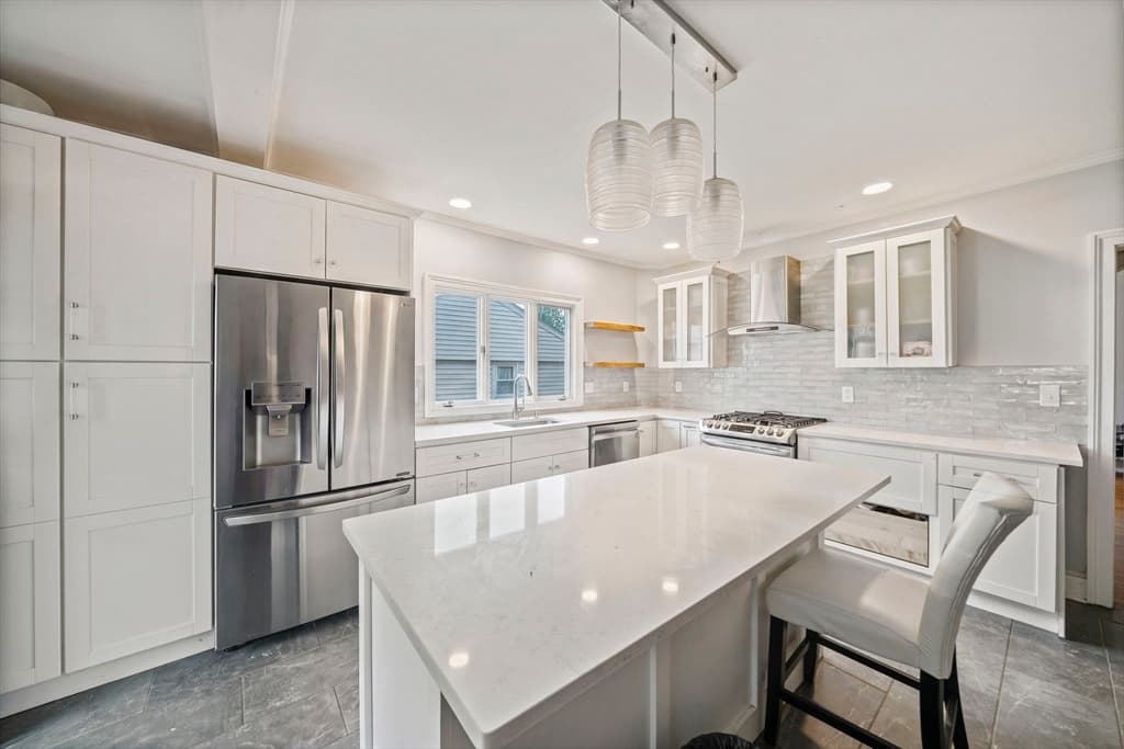 91 Elm St, Quincy MA 02169
