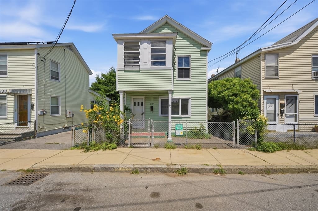 40 North St, Lowell MA 01852 photo 2