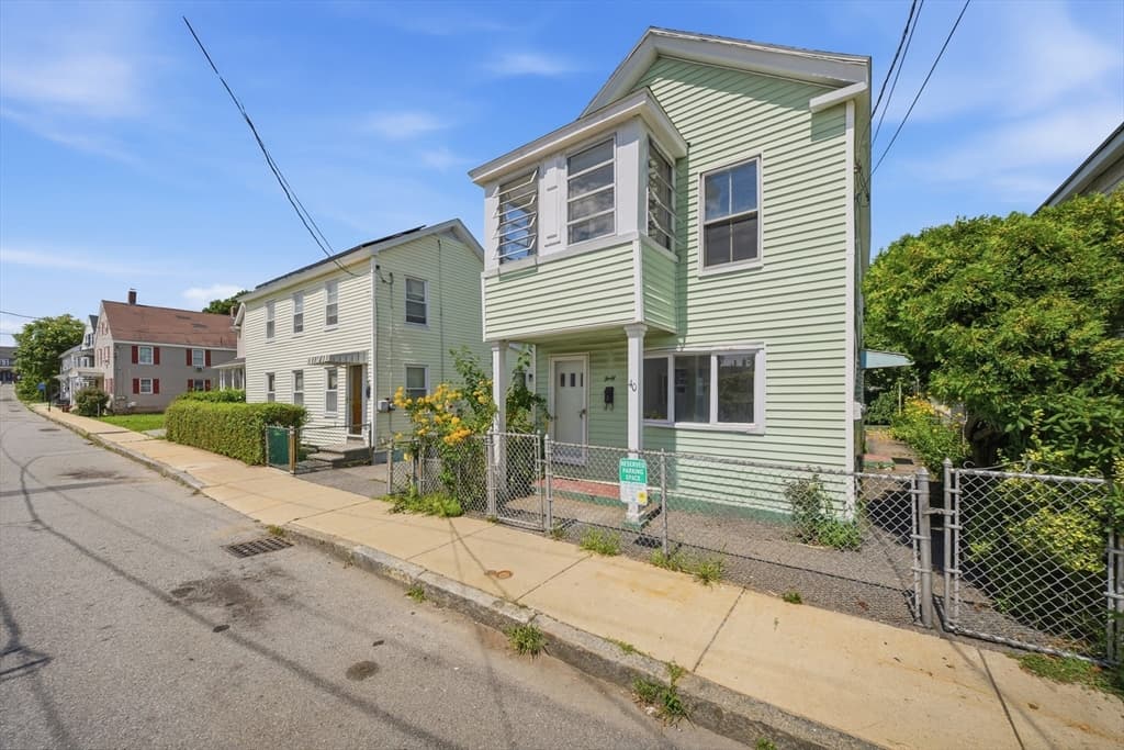 40 North St, Lowell MA 01852 photo 3