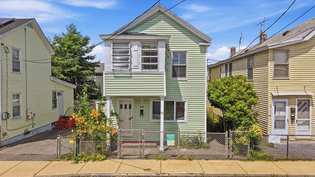 40 North St, Lowell MA 01852