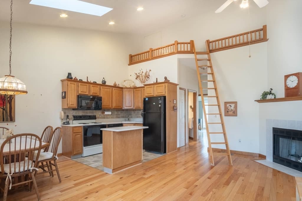 122 Brookfield Ln # 122, Agawam MA 01001 photo 3