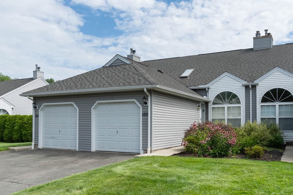 122 Brookfield Ln # 122, Agawam MA 01001