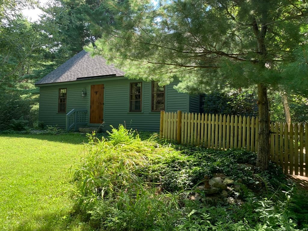 81 Vinton Pond Rd, Townsend MA 01474