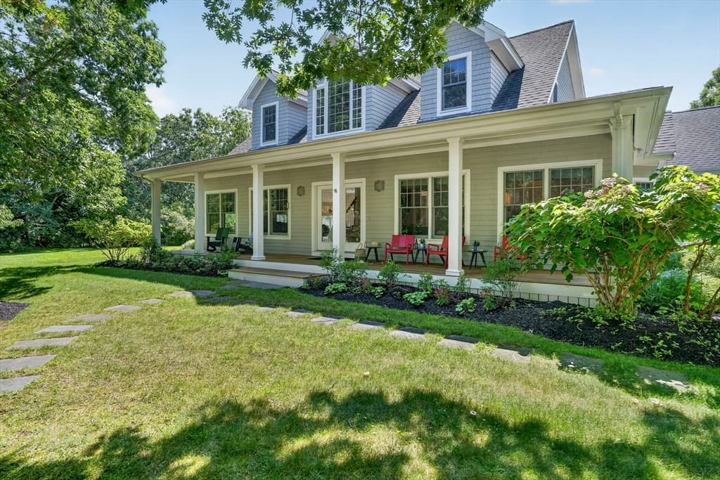 8 Woodhaven Dr, Edgartown MA 02539 photo 2