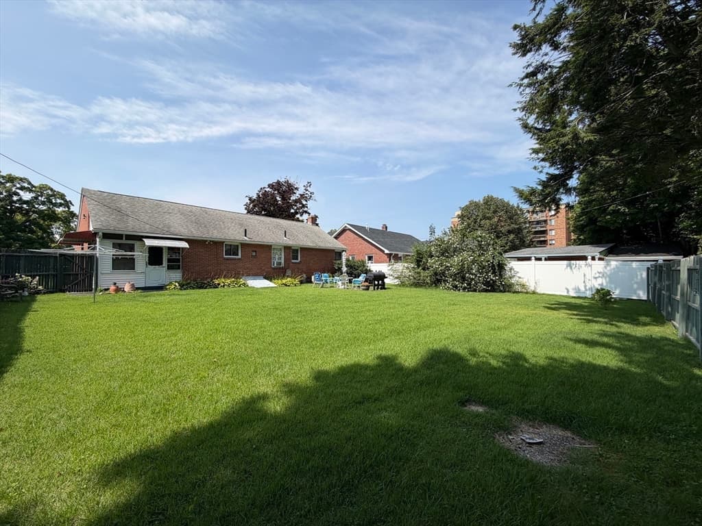 608 Pleasant St, Holyoke MA 01040 photo 3
