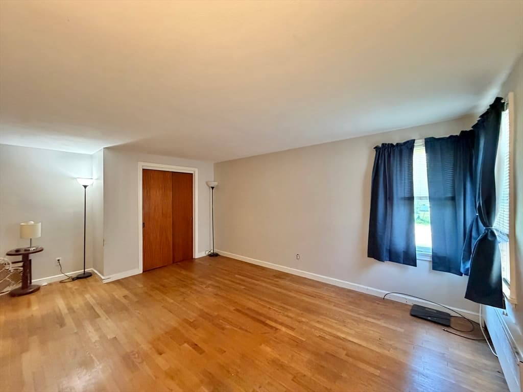 608 Pleasant St, Holyoke MA 01040 photo 15