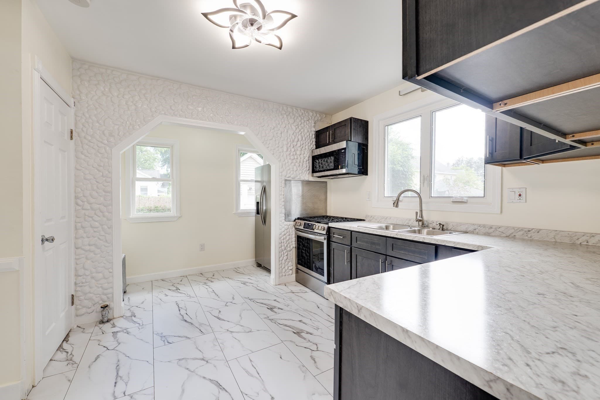 Single Family Residence at 17 Bushwick Place, Springfield MA 01109, Springfield, photo 12 of 31