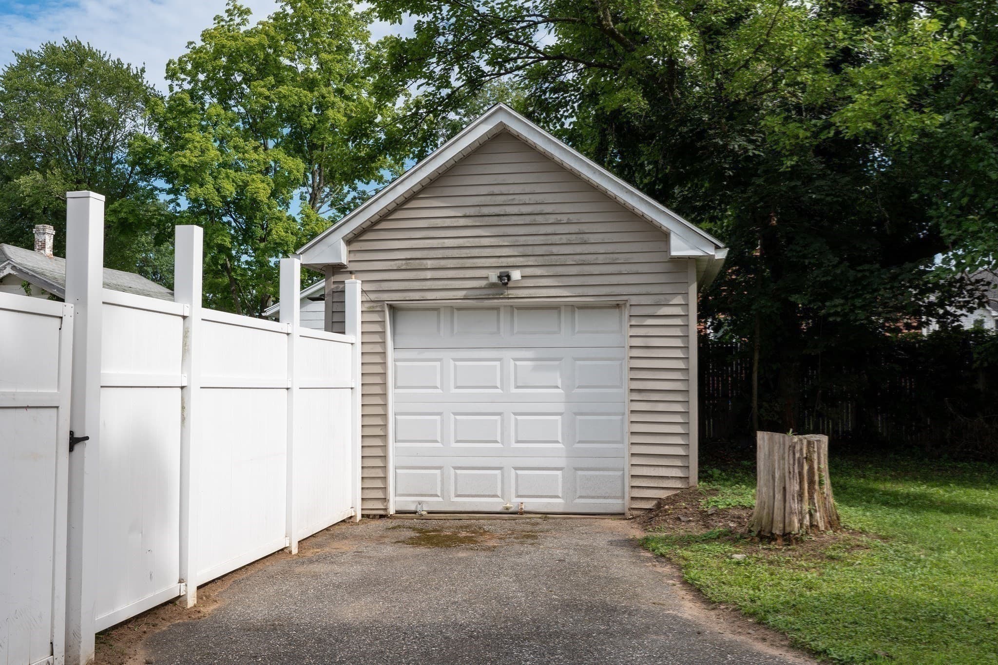 Single Family Residence at 17 Bushwick Place, Springfield MA 01109, Springfield, photo 28 of 31
