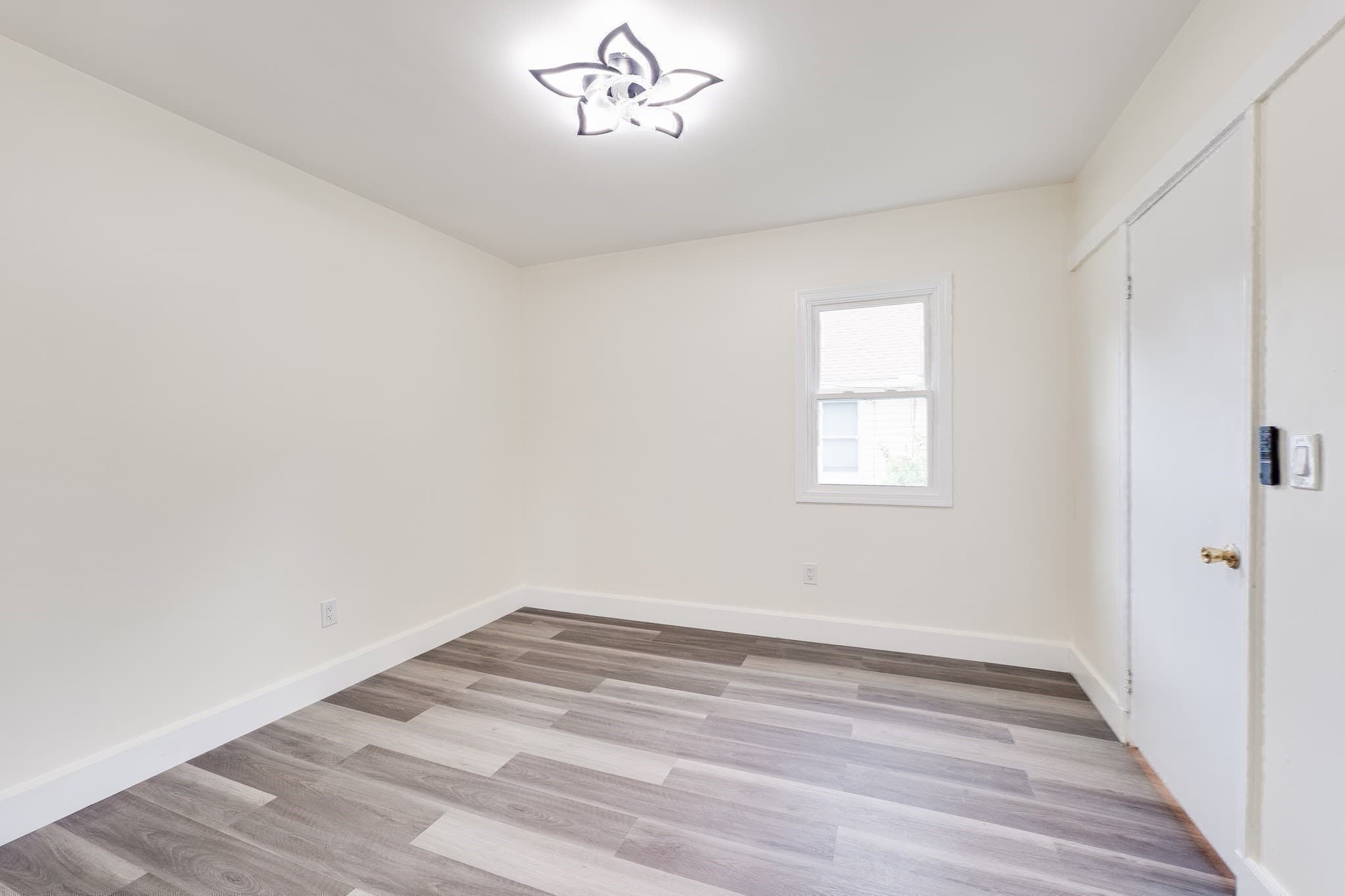Single Family Residence at 17 Bushwick Place, Springfield MA 01109, Springfield, photo 19 of 31