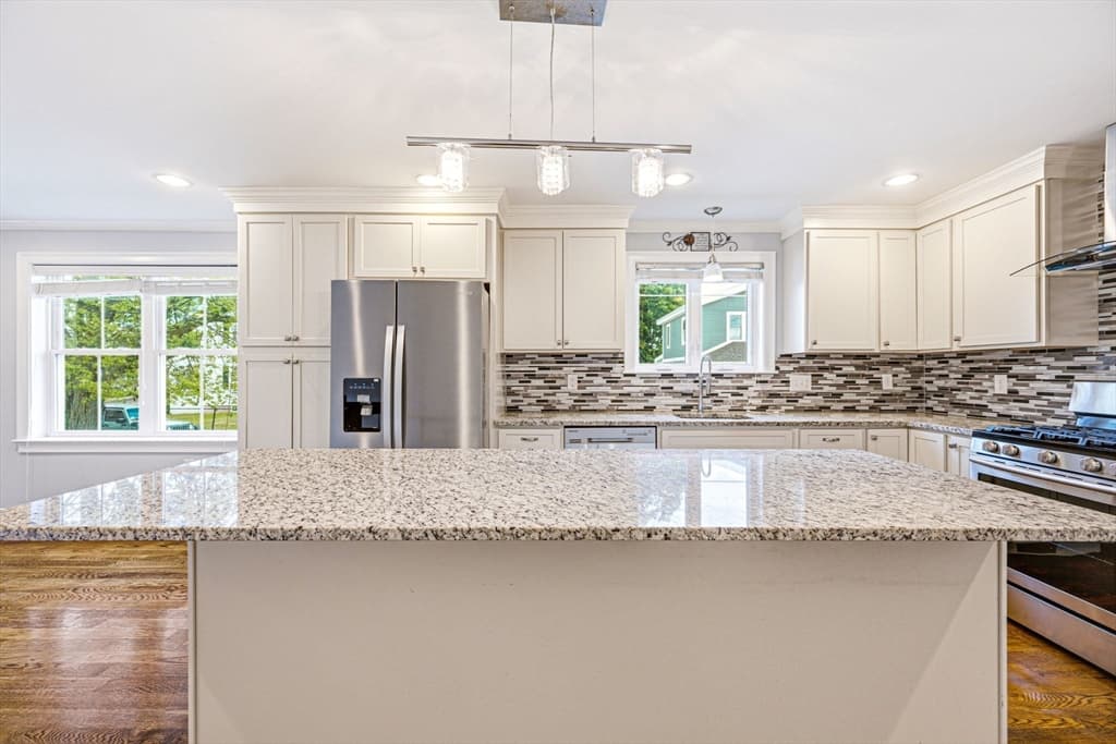305 Lynn St, Malden MA 02148 photo 4