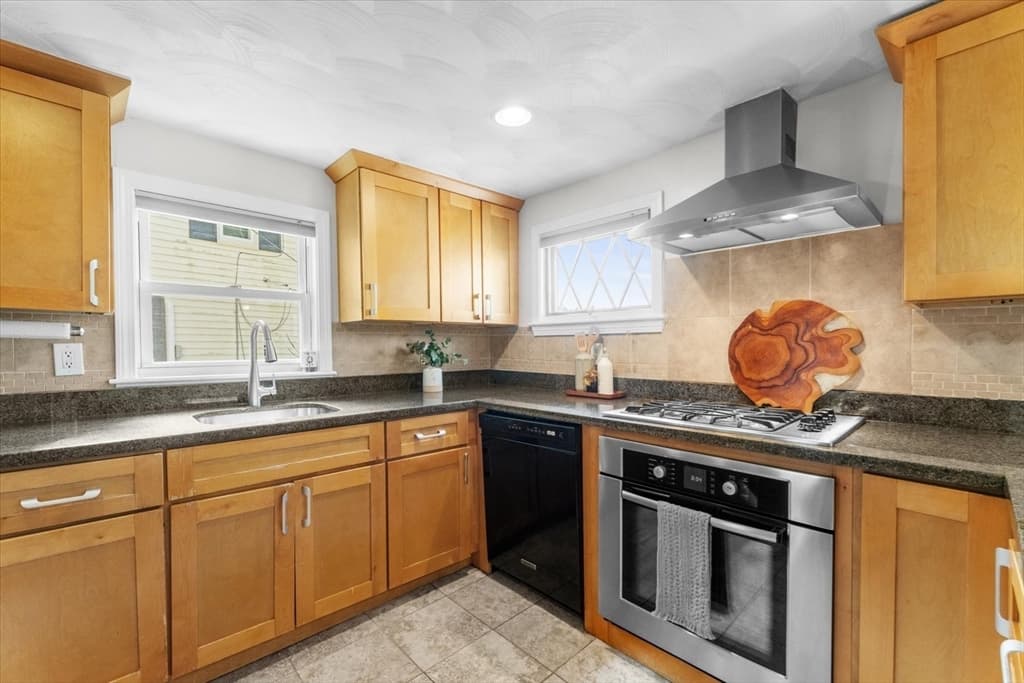 43 Elm St, Medford MA 02155 photo 9