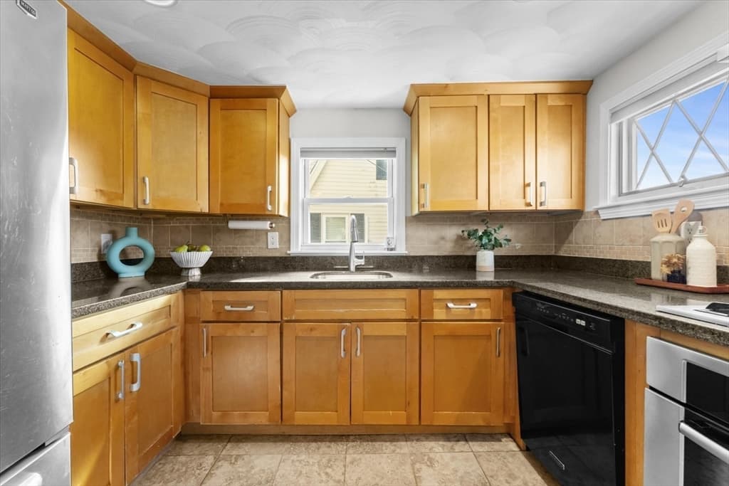 43 Elm St, Medford MA 02155 photo 8
