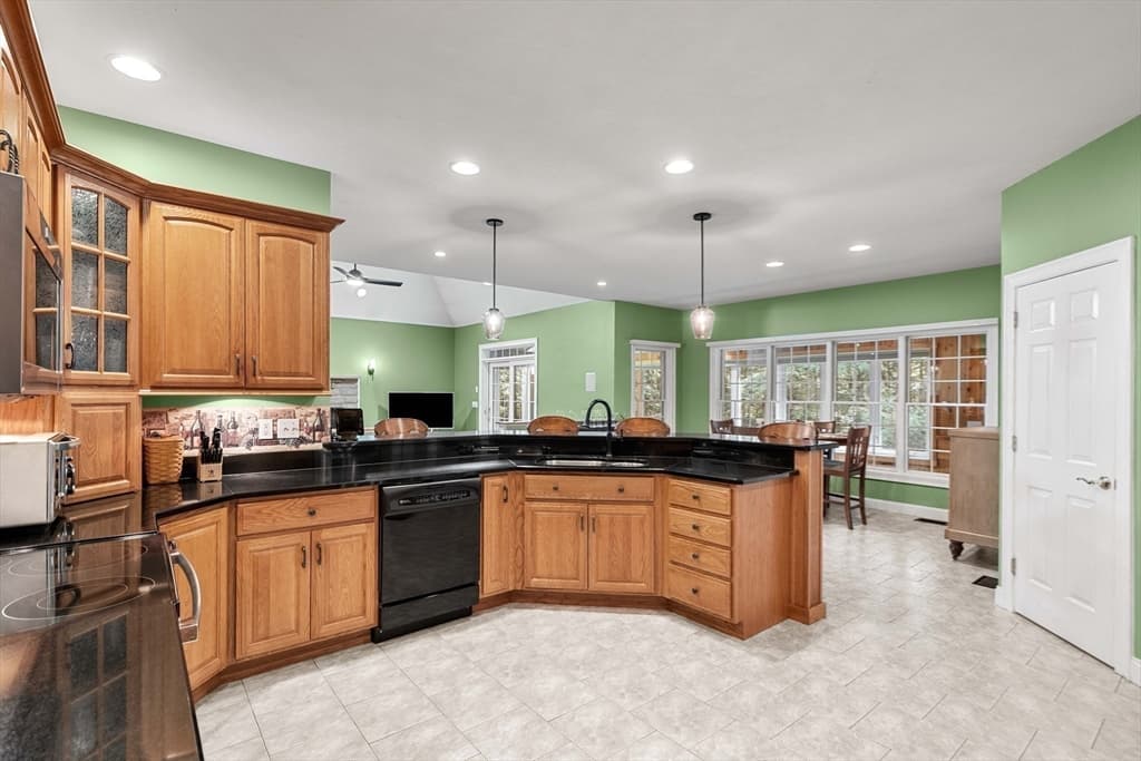 6 Evergreen Drive, Plaistow NH 03865 photo 7