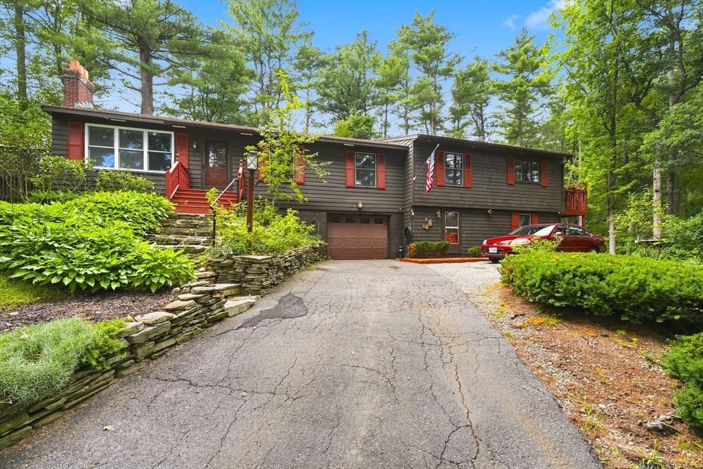 71 Warren Road, Townsend MA 01469