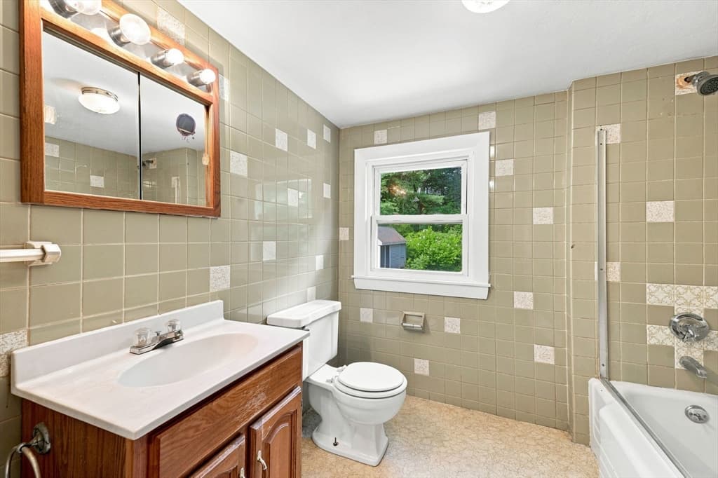 124 E Meadow Rd, Lowell MA 01854 photo 7