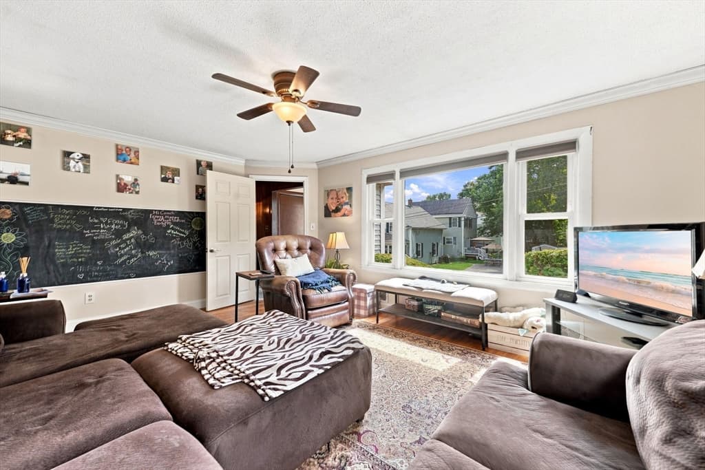 124 E Meadow Rd, Lowell MA 01854 photo 3