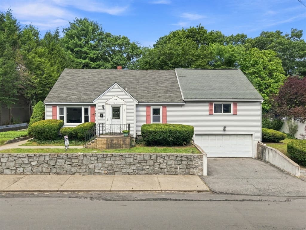 124 E Meadow Rd, Lowell MA 01854