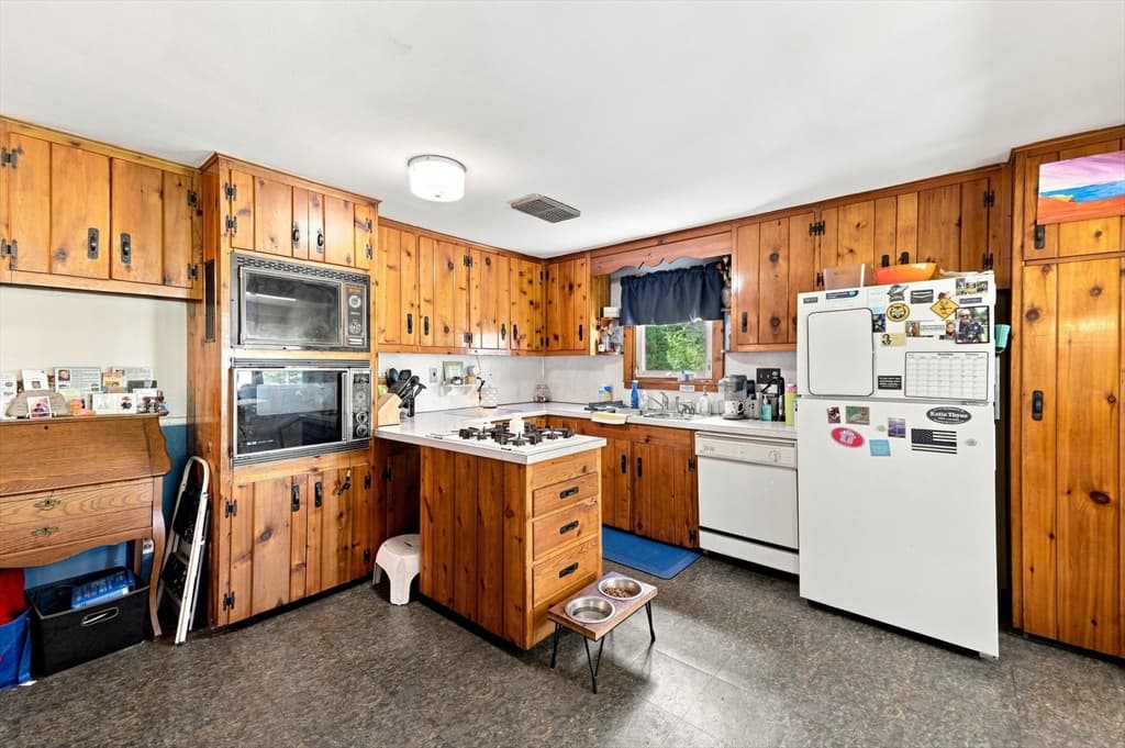 124 E Meadow Rd, Lowell MA 01854 photo 9