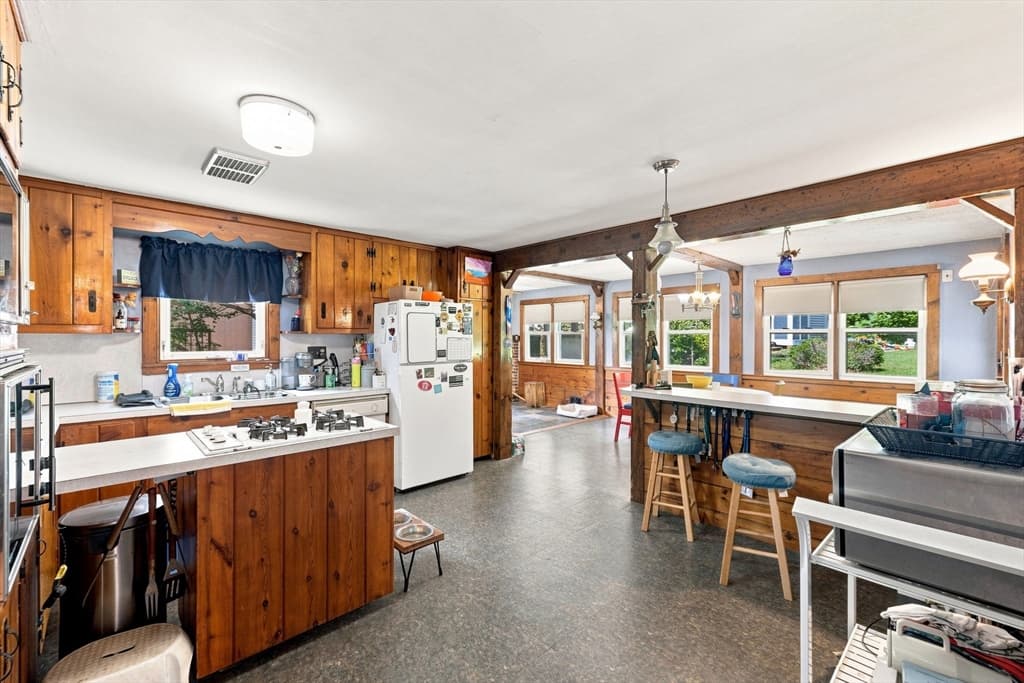 124 E Meadow Rd, Lowell MA 01854 photo 8