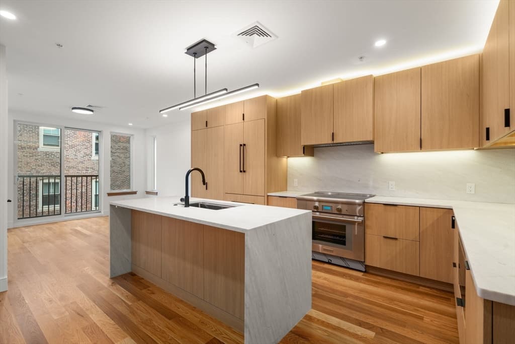 58 Kent # 302, Brookline MA 02445
