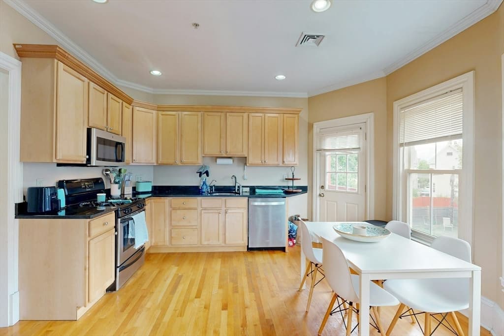 561 Broadway # A2, Somerville MA 02145 photo 3