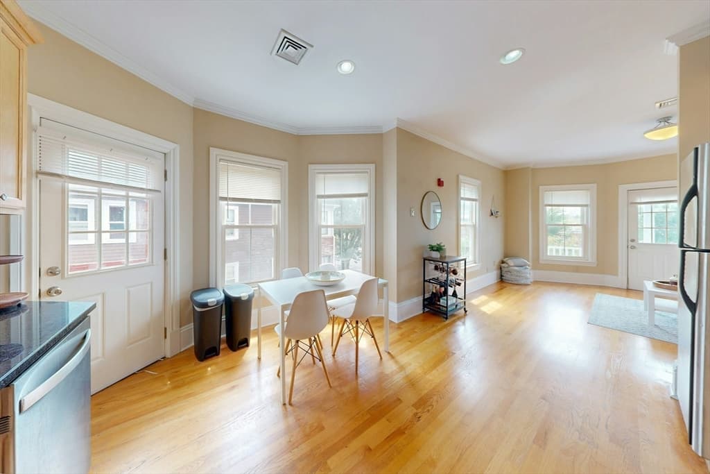 561 Broadway # A2, Somerville MA 02145