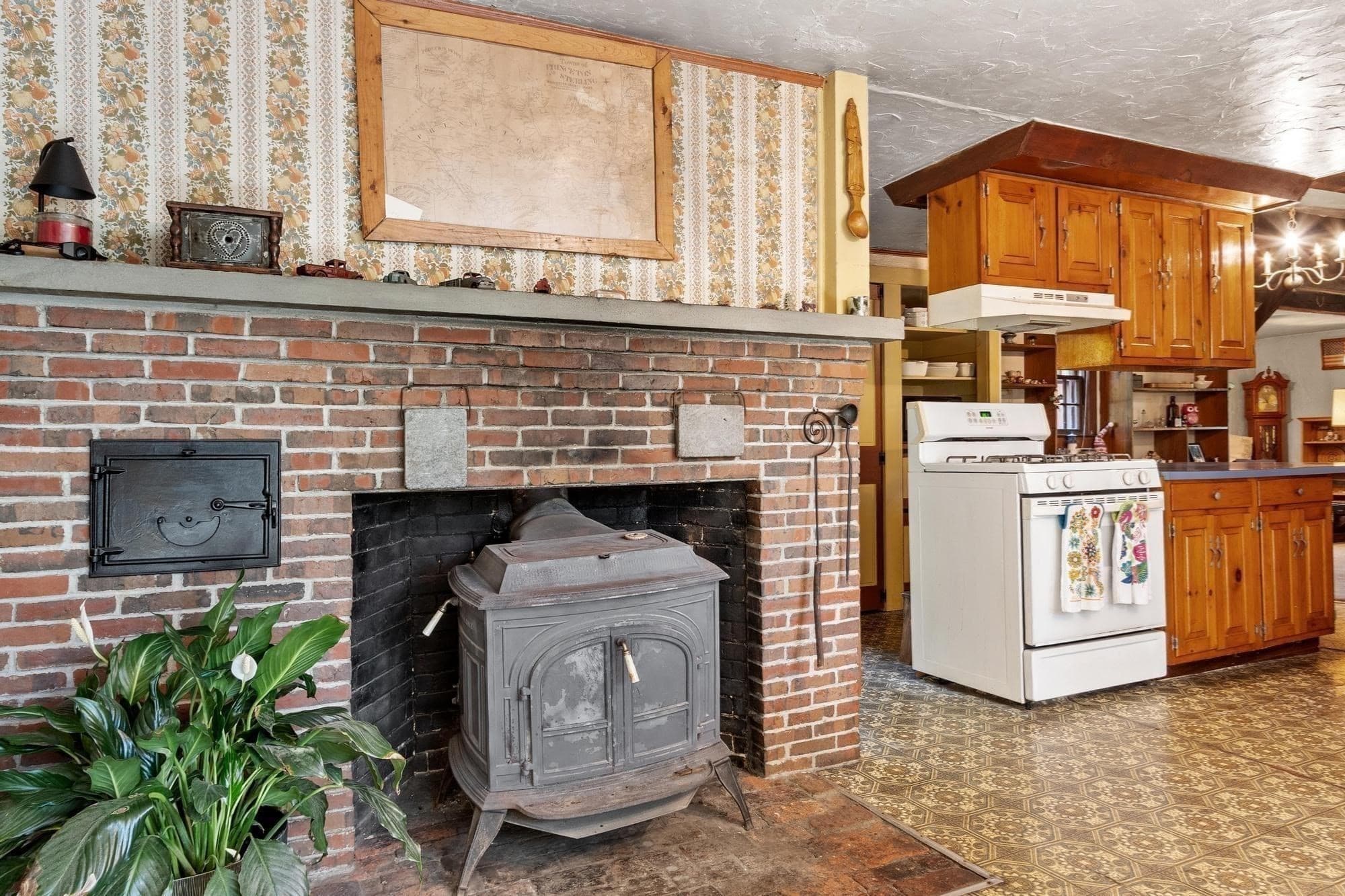 Single Family Residence at 38 Laurelwood Rd, Sterling MA 01564, Sterling, photo 17 of 40